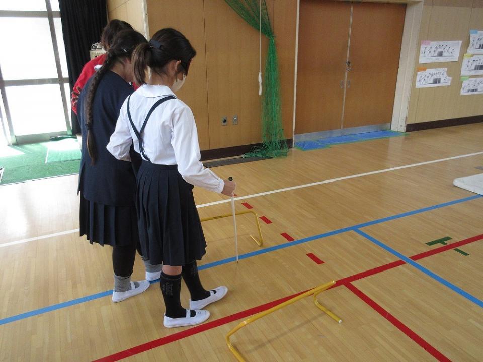 小学校で福祉体験学習(視覚障害)を開催しました